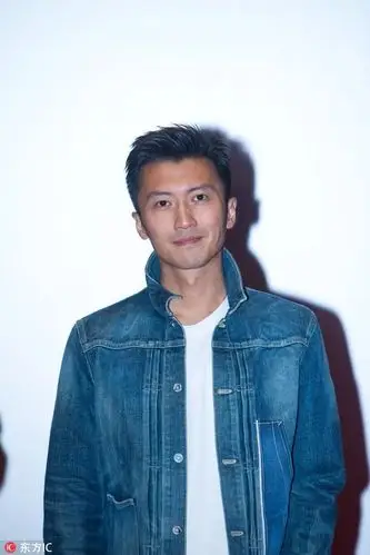 谢霆锋之前也留过寸头,为了拍戏也剃过光头