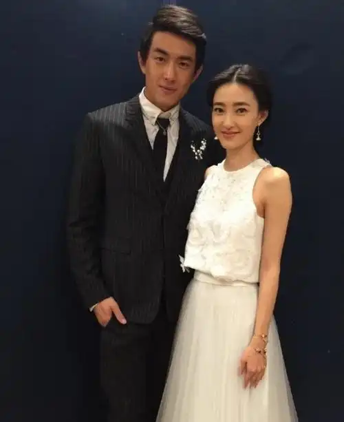 凌晨挽手回女方家 林更新王丽坤几乎坐实恋情