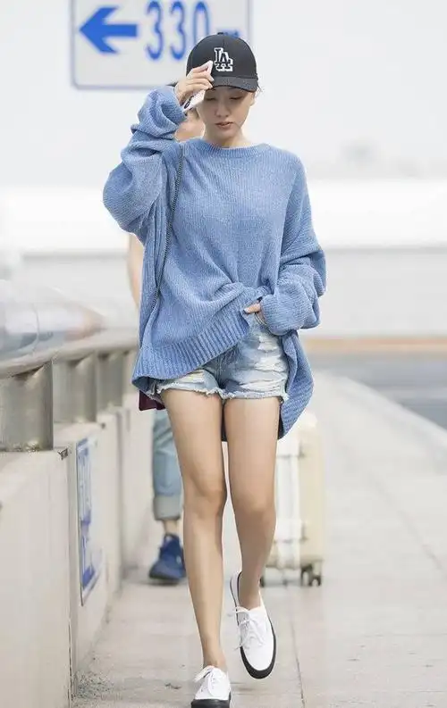 杨蓉是有多瘦我瘦10斤都穿不进的裤子她把毛衣都塞进去了