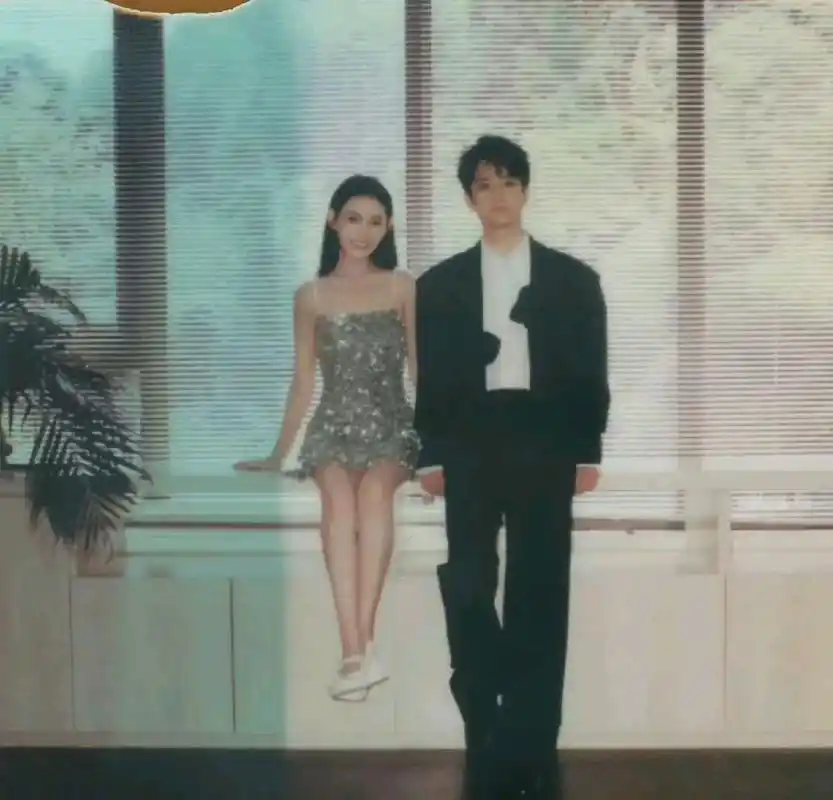 敖子逸和蒋依依cp写真,看到两人的全身照后,萌萌的身高差.