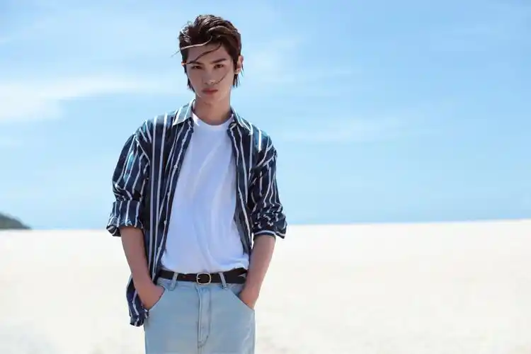 黄明昊清爽海边写真图片55