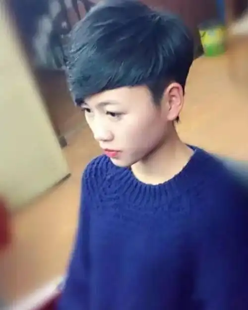 今年流行无鬓角短发