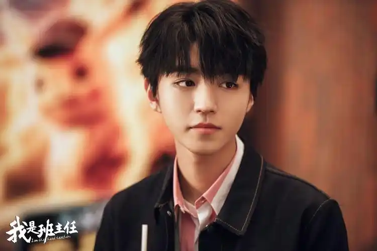 [tfboys][新闻]190924 王俊凯新剧照帅气来袭,温柔的宝延学长上线