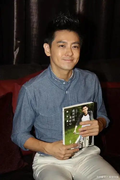 林志颖,这个曾经让无数少女心动的名字,如今已经48岁了.