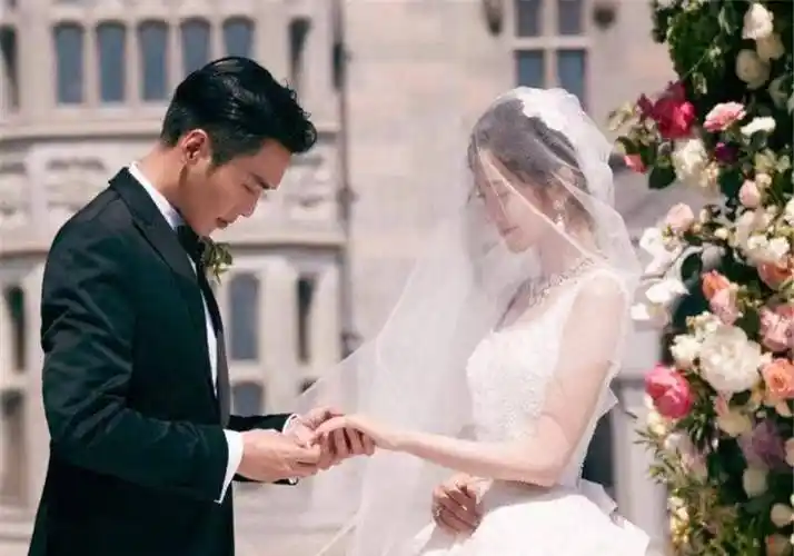 张若昀为其定制蛋糕,两人爱情甜蜜如初._网友_时候_生日