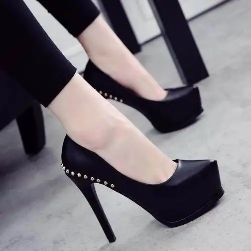 春夏将至,为了瘦腿名副其实的恨天高高跟鞋,你敢穿吗?