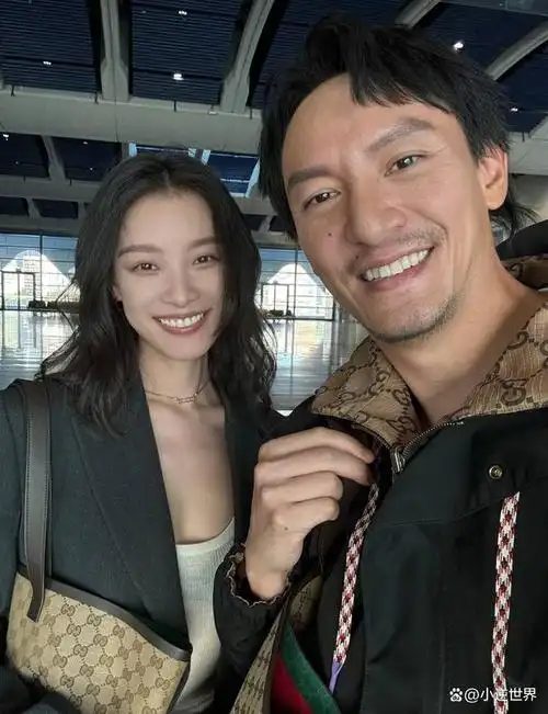 张震倪妮笑容灿烂,同框自拍曝光,互动自然,氛围感好绝