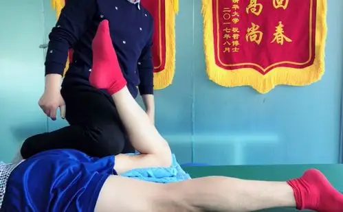 前交叉韧带术后一年半无疼痛掰腿王先生三次康复进步接近20度