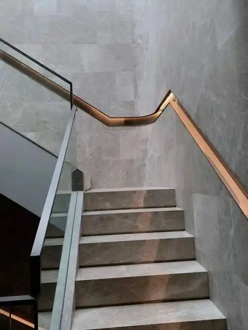 大理石楼梯诠释经典豪华装饰