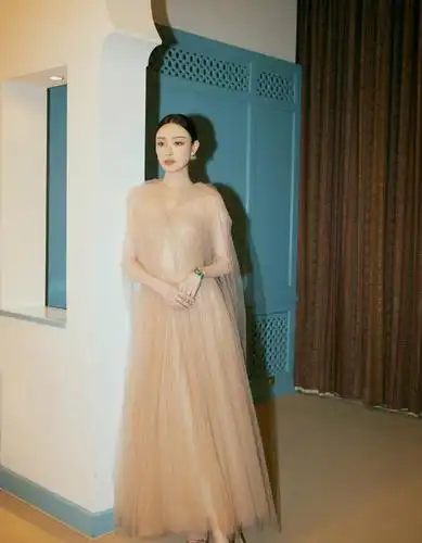 玩得了小清晰,上得了大台面,国产高级脸这次才叫大放异彩