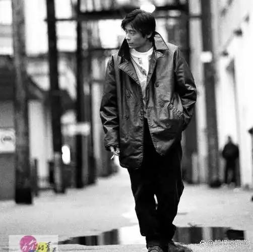 35岁的王杰竟是这个模样,难怪会被警察误会,真是个浪子啊