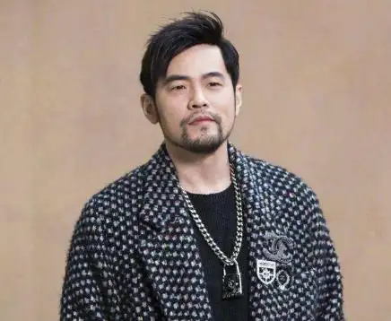 原创周杰伦的胡子真帅气刮了变年轻但依旧可惜易烊千玺学到了