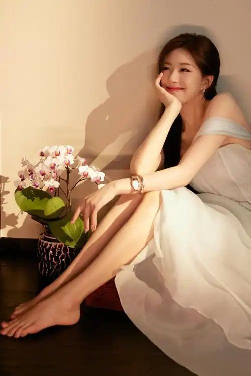 赵露思光脚丫造型精选