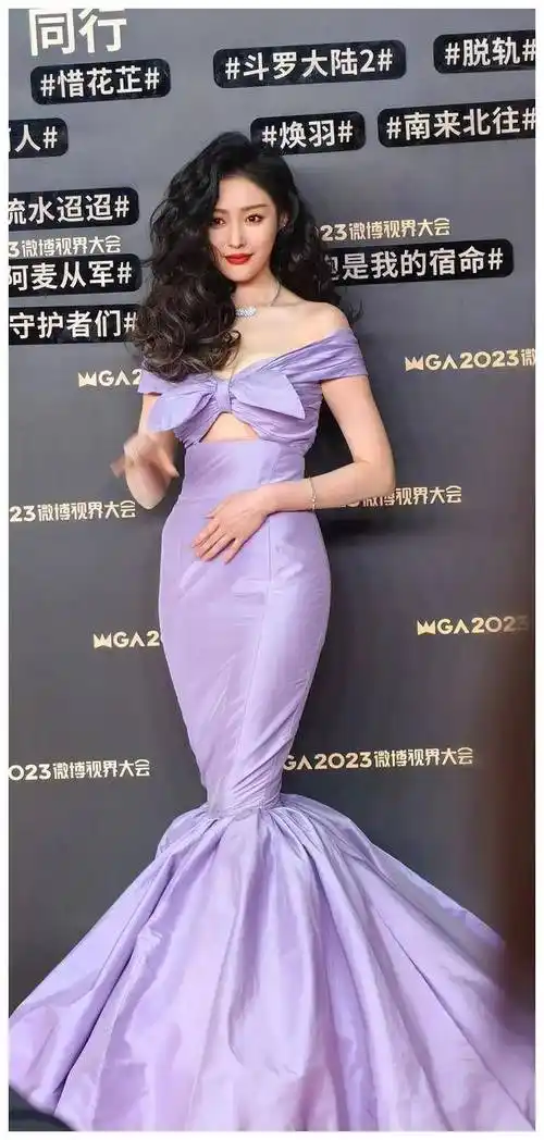 张天爱身材火辣,深v衬托性感!惹人迷糊了!_魅力_古装_人们