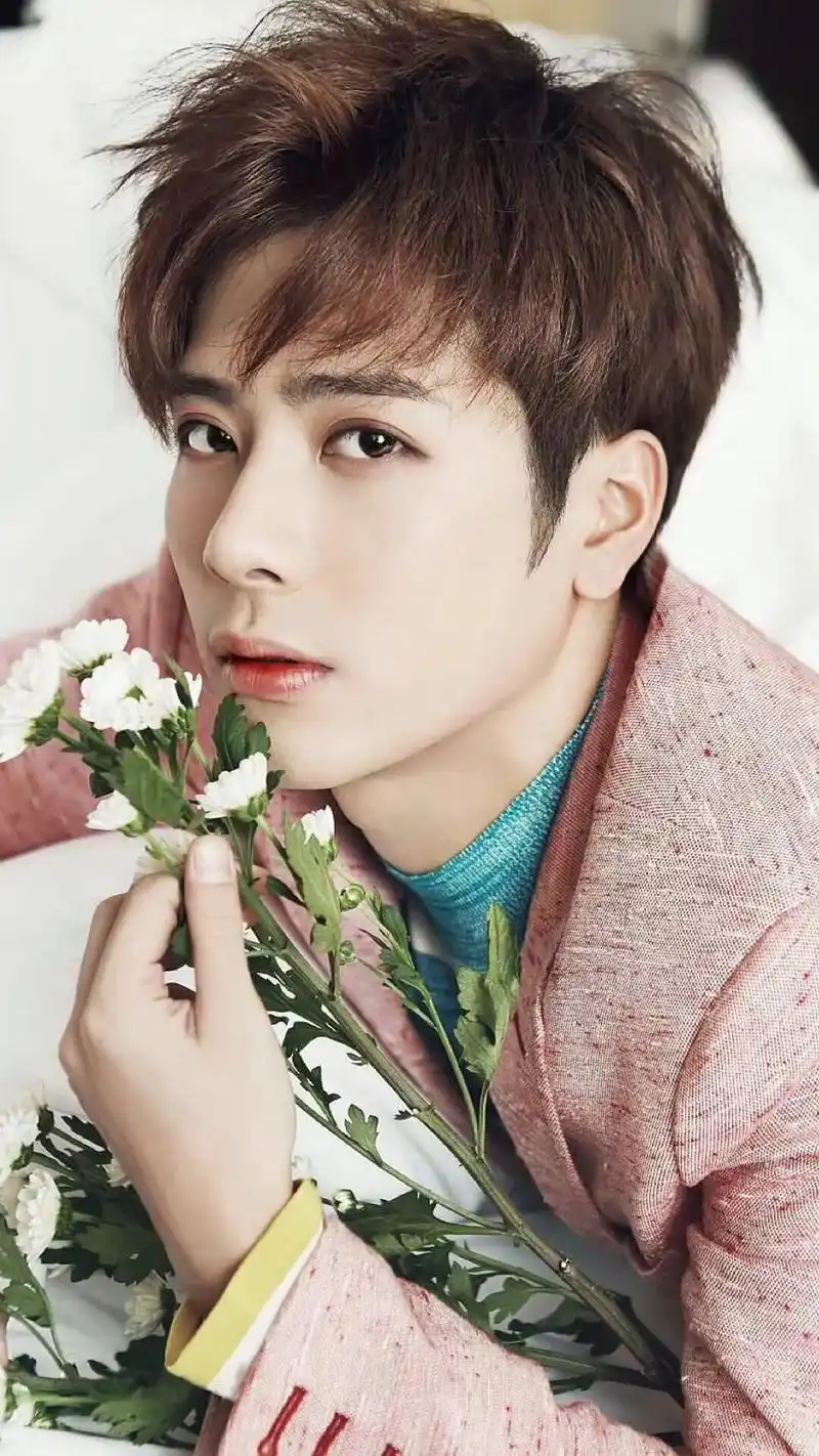 王嘉尔 超帅男神 喜欢吗?#明星图片 #高清壁纸 #抖音图 - 抖音