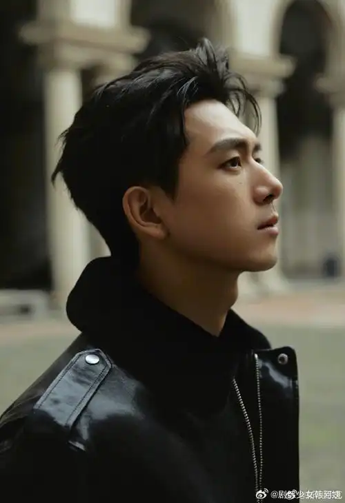 李现时尚感爆棚