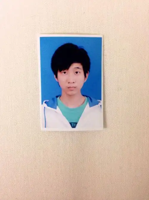 高中毕业的时候照的,感觉自己好清新