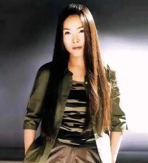 和那英交恶12年摔话筒销声匿迹52岁的她近照曝光满头