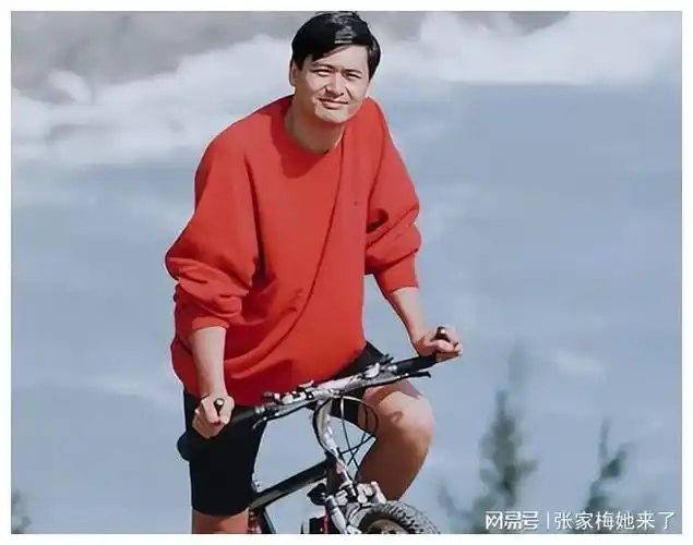 周润发裸捐原因瞒不住了患慢性病积极应对短短八字满含心酸