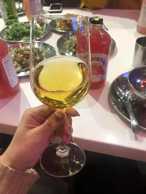 除了澳洲宾得宝,当然还有起泡酒,由于开车不能喝酒,我也就只能拿着装