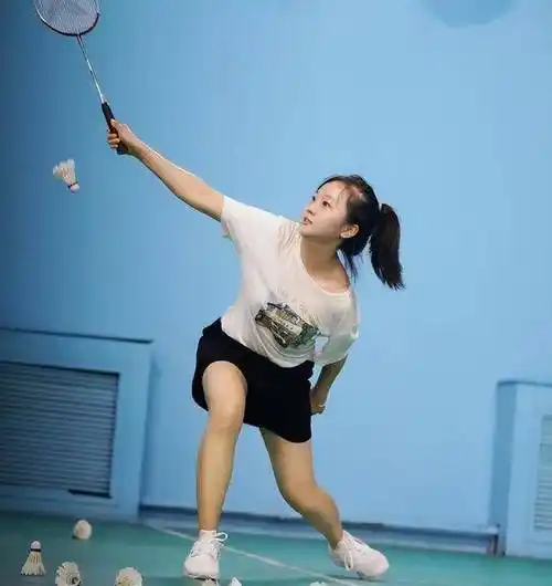 24岁林妙可近照曝光,晒复古写真名媛范儿足,脸上婴儿肥抢镜_照片_风格