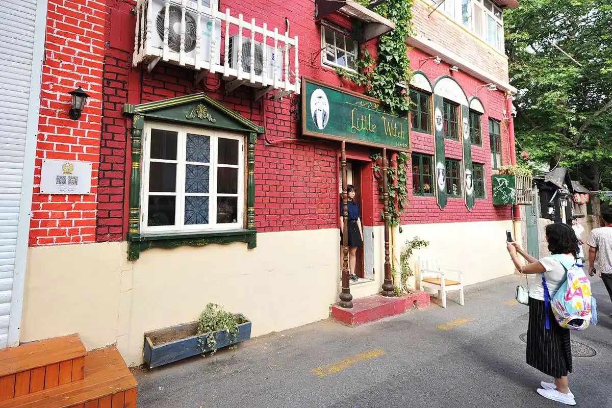 青岛大学路:历史与现代的交汇,品味青岛的韵味  青岛,这座被誉为"东方