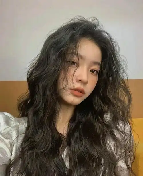 不挑脸型的法式复古卷发