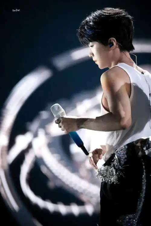 王俊凯平时没少健身吧