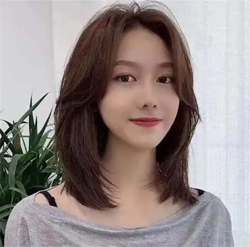 有层次感的碎发直发,如何剪一个有层次感的发型