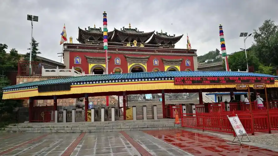 塔尔寺正门入口