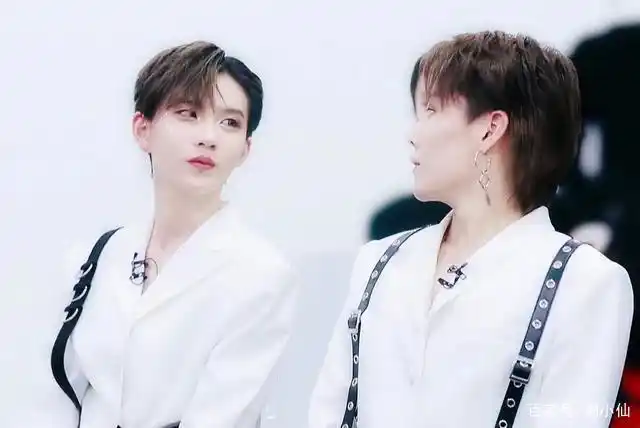 今夏中性风穿搭a爆了!刘雨昕陆柯燃赚足回头率,演绎女团新时尚