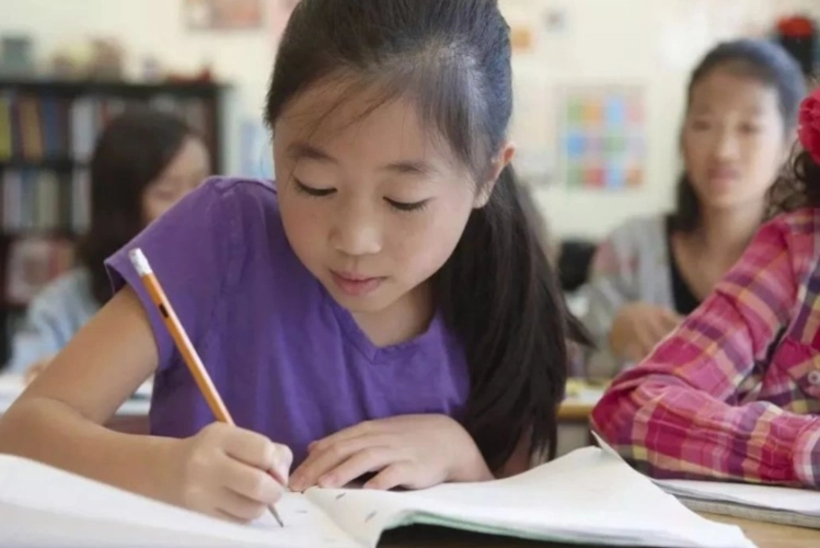 学生写作业静不下心多半是因为这4点原因家长要及时更正