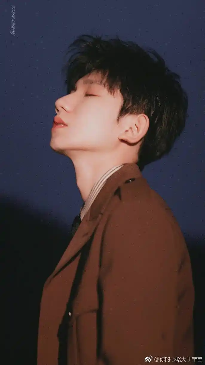 【王源喉结杀】  精品喉结与绝美声线的契合,少年的嗓子一定是被