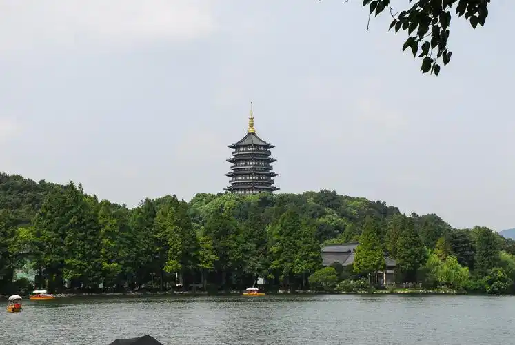 【图片13】西湖长桥公园一角--蜂鸟论坛照片套图