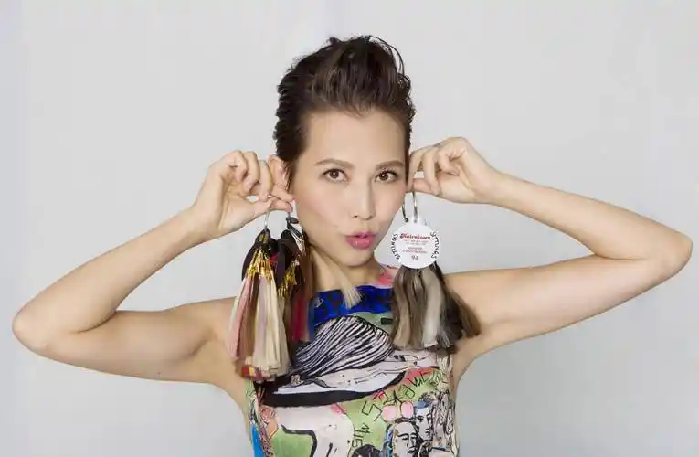 有一种整容叫蔡少芬生娃,46岁生第三胎后,和丈夫像是两代人_女人_孩子