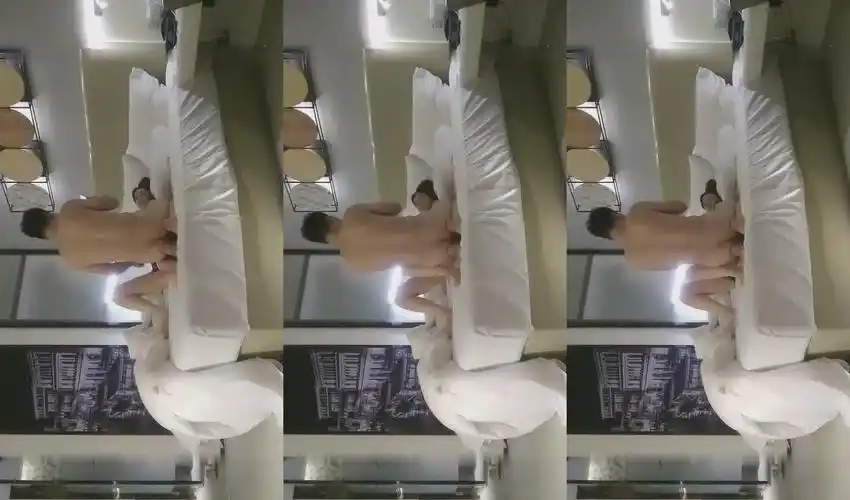 【雀儿满天飞】老哥约了个苗条身材长发妹子tp啪啪,搞几下就喷水大力