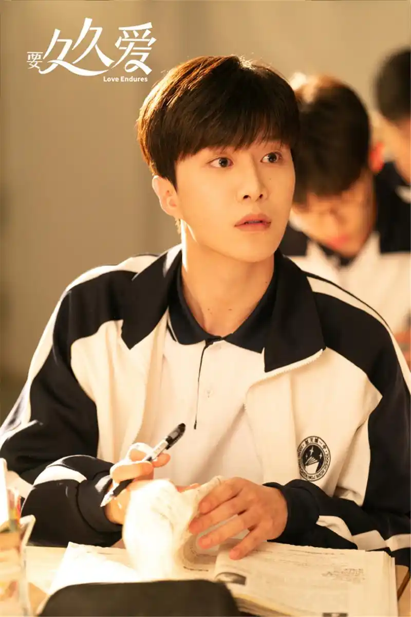 大象专访范丞丞学生时代谈爱太深刻了