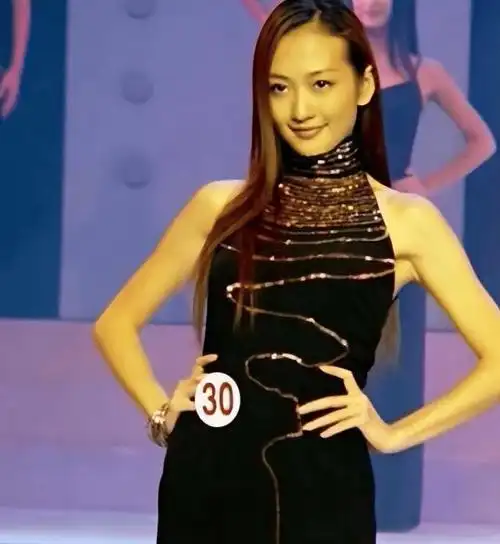 王鸥"戏水照"遭全网传,看她素颜下真实肌肤,难怪直男那么爱他