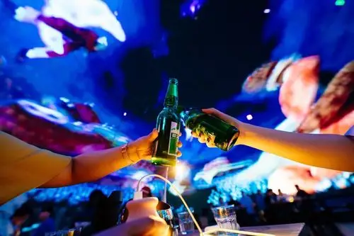 占地5000㎡打卡武汉首家裸眼vr球幕酒吧在宇宙中蹦迪喝酒拍照