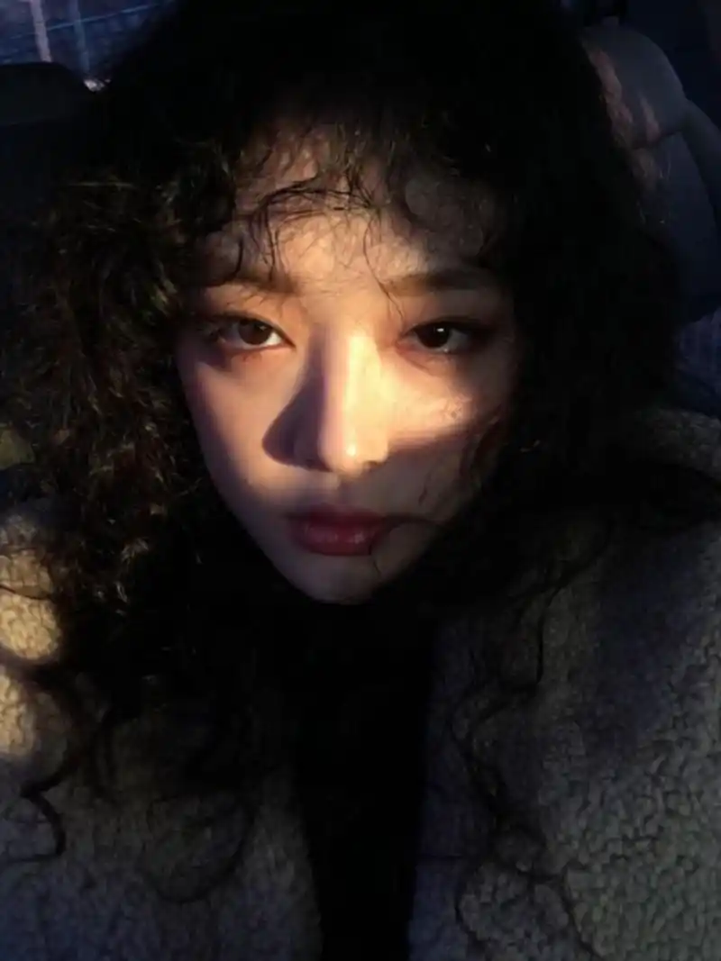 一些关于雪莉泡面头的照片 #崔雪莉# #头像分享# #今日发型