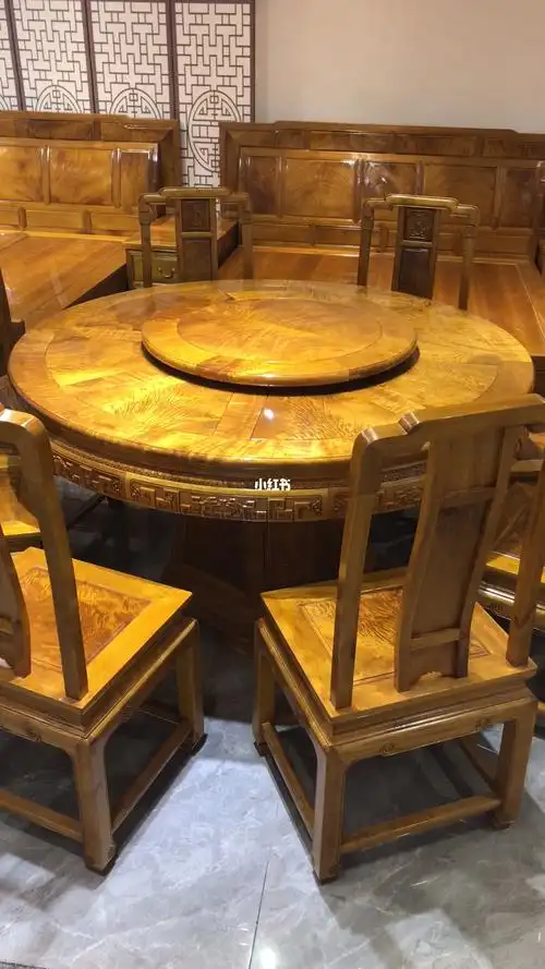 金丝楠木餐桌