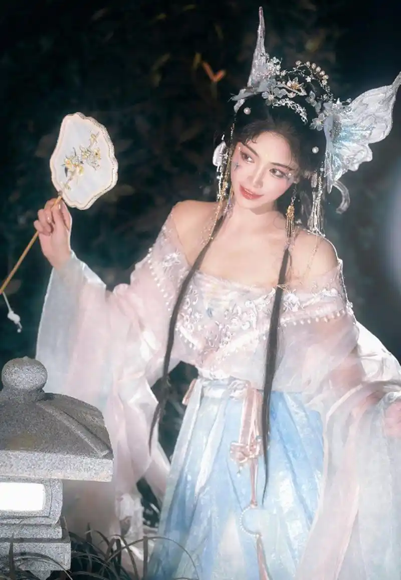 许佳琪最新造型,蝴蝶仙女