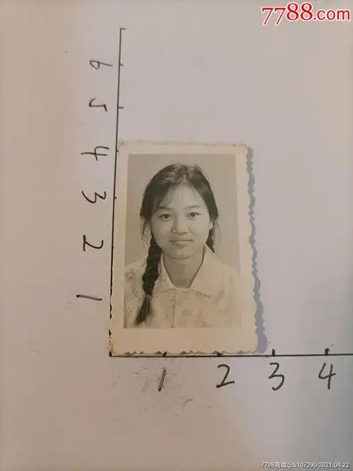 80年代女士证件照