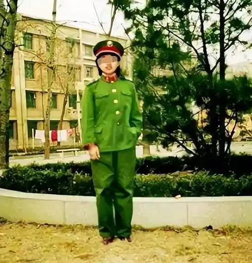 韩红曾自称大学时是校花,看了她18岁的照片,我被惊艳了_容貌_女性