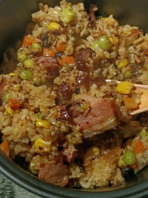 上班女孩晚饭之腊肉饭