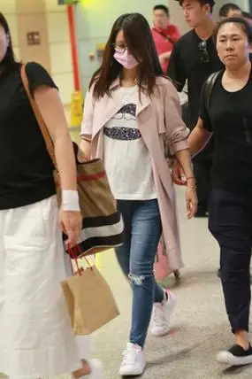 林心如5月孕肚首度曝光,侧面微隆起小到不科学