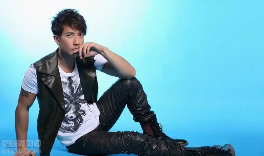 吴尊写真图片-自制240x320壁纸.高清大图-明星写真馆n63.com