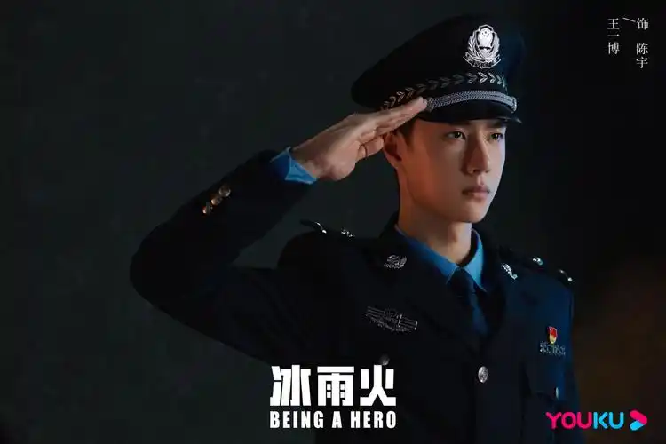 陈宇冰雨火王一博军装照片4k壁纸