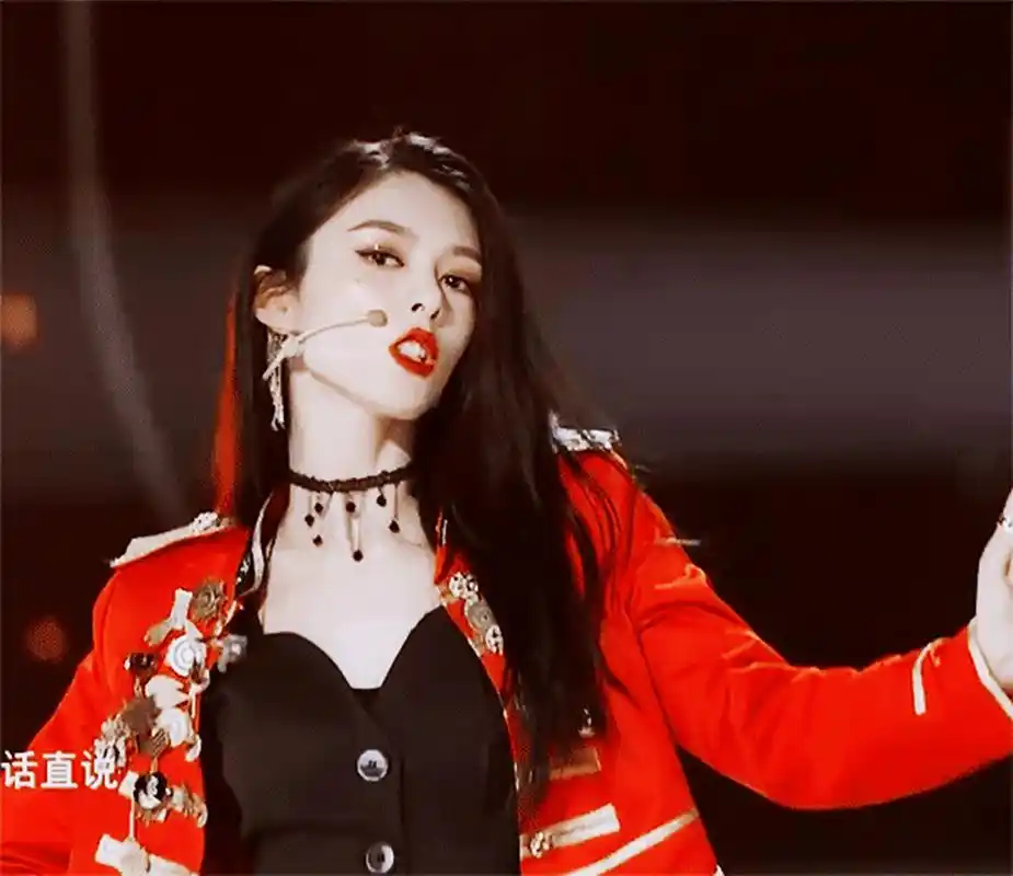 傅菁作为曾经以女团组合火箭少女101成员的练习生身份出道娱乐圈的她