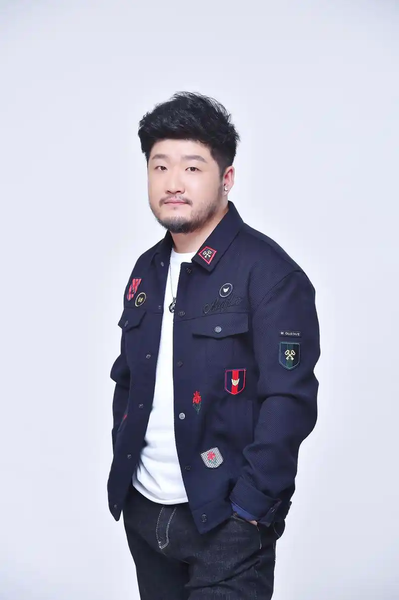 苏立生 高清大图5p,在舞台真情实感的嘶吼,太man啦